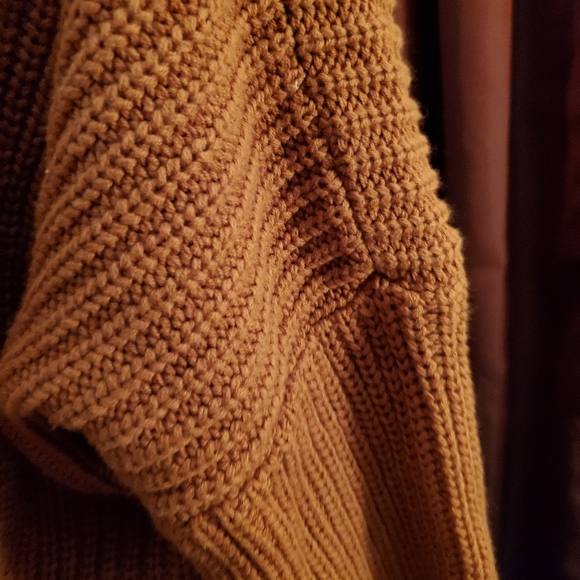 Trendy New OS fits most wom. sweater rough hem - Picture 3 of 7